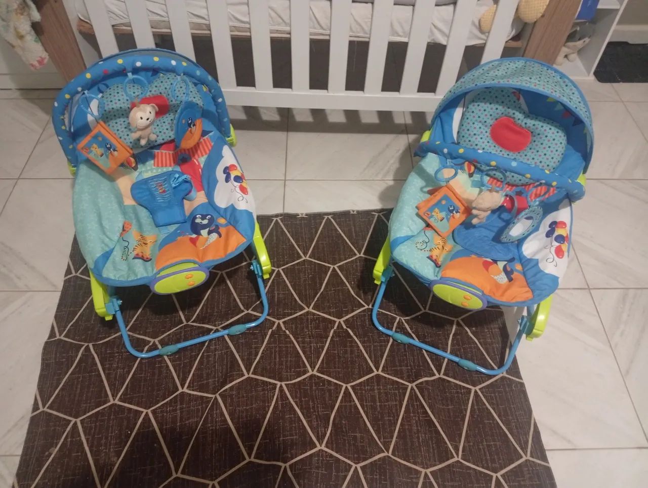 Cadeirinha de descanso vibratório 200 cada uma 
