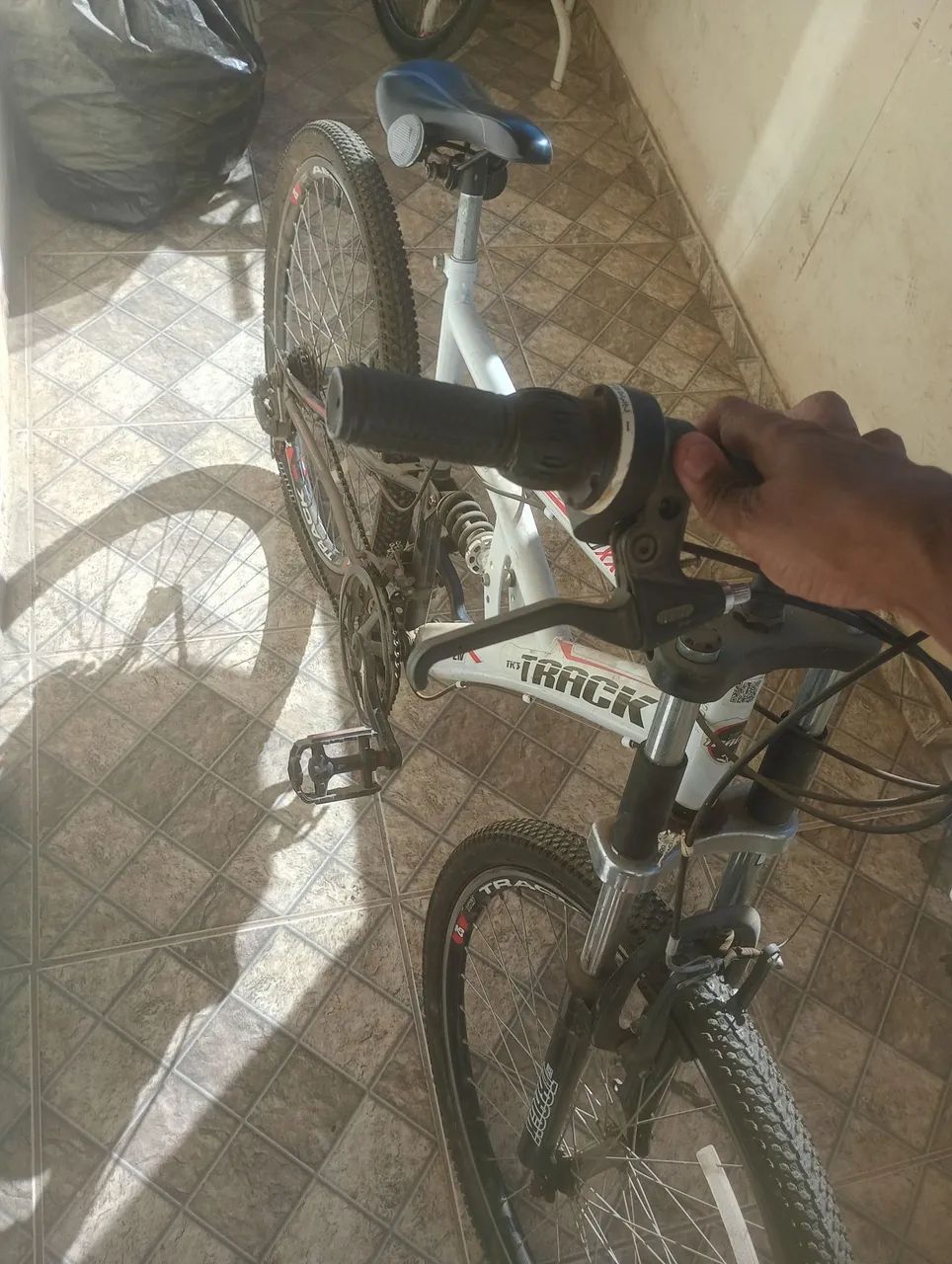 Bicicleta aro 26 semi nova  - Foto 3