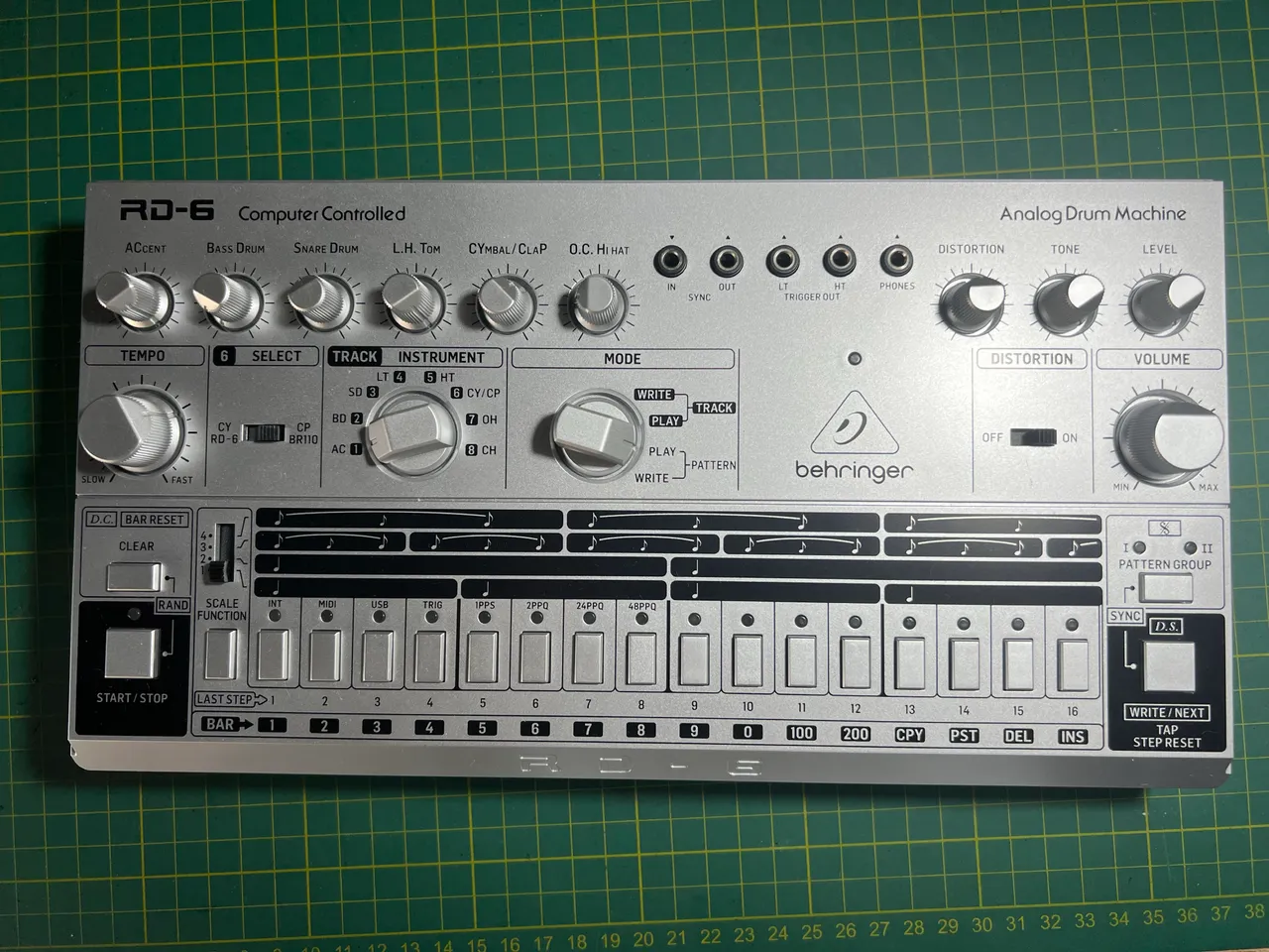 Behringer Model D - Instrumentos musicais - Residencial Pires da