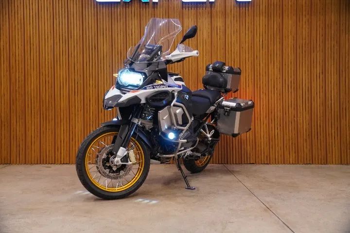 BMW R1250GS Adventure Premium Azul 2024 com 20.100km