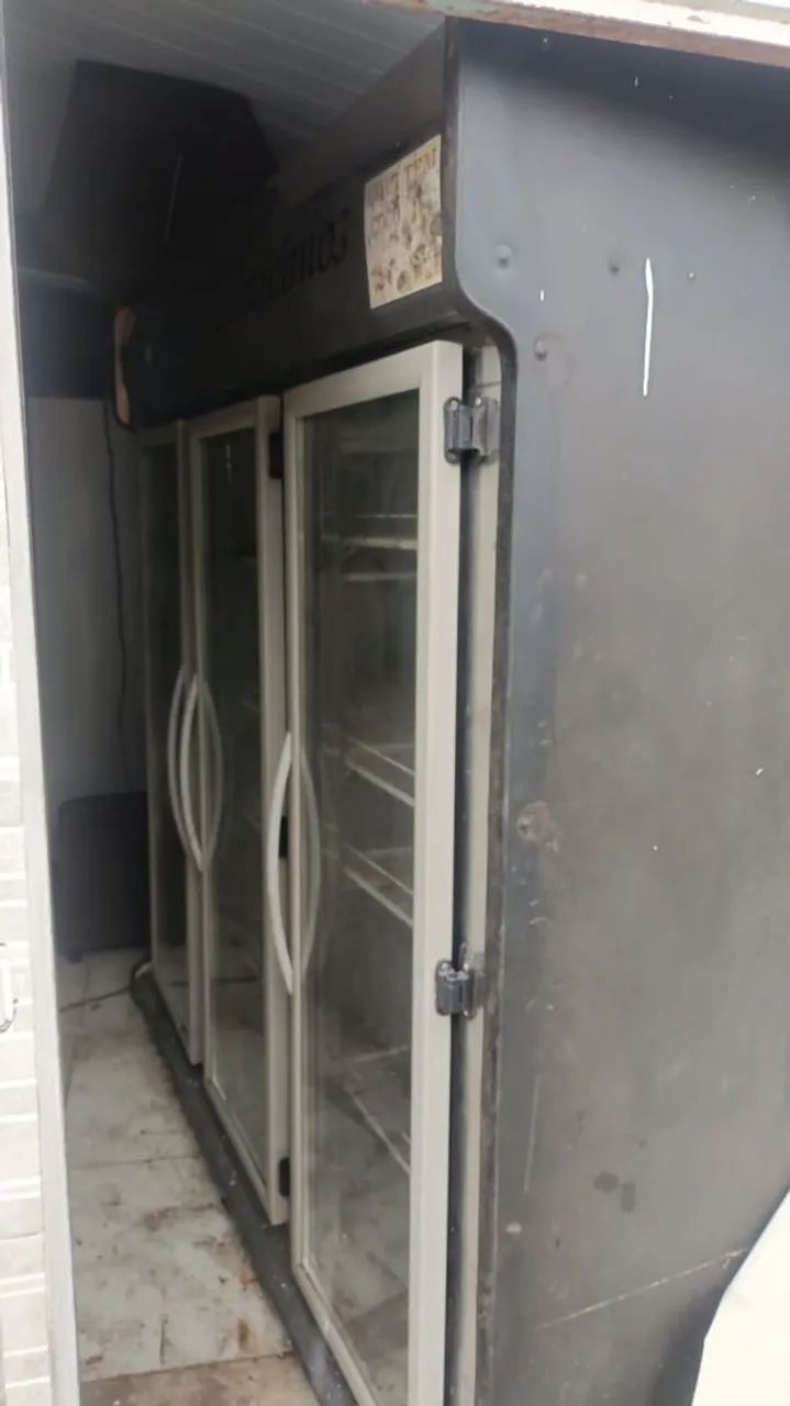 Expositor de bebidas 3 portas