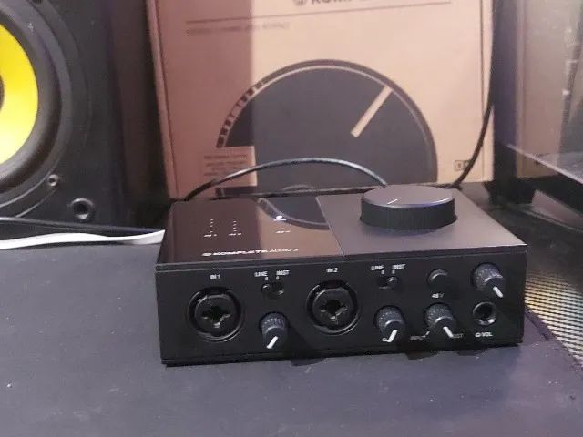 Áudio Komplete Audio 2 (Native Instruments)