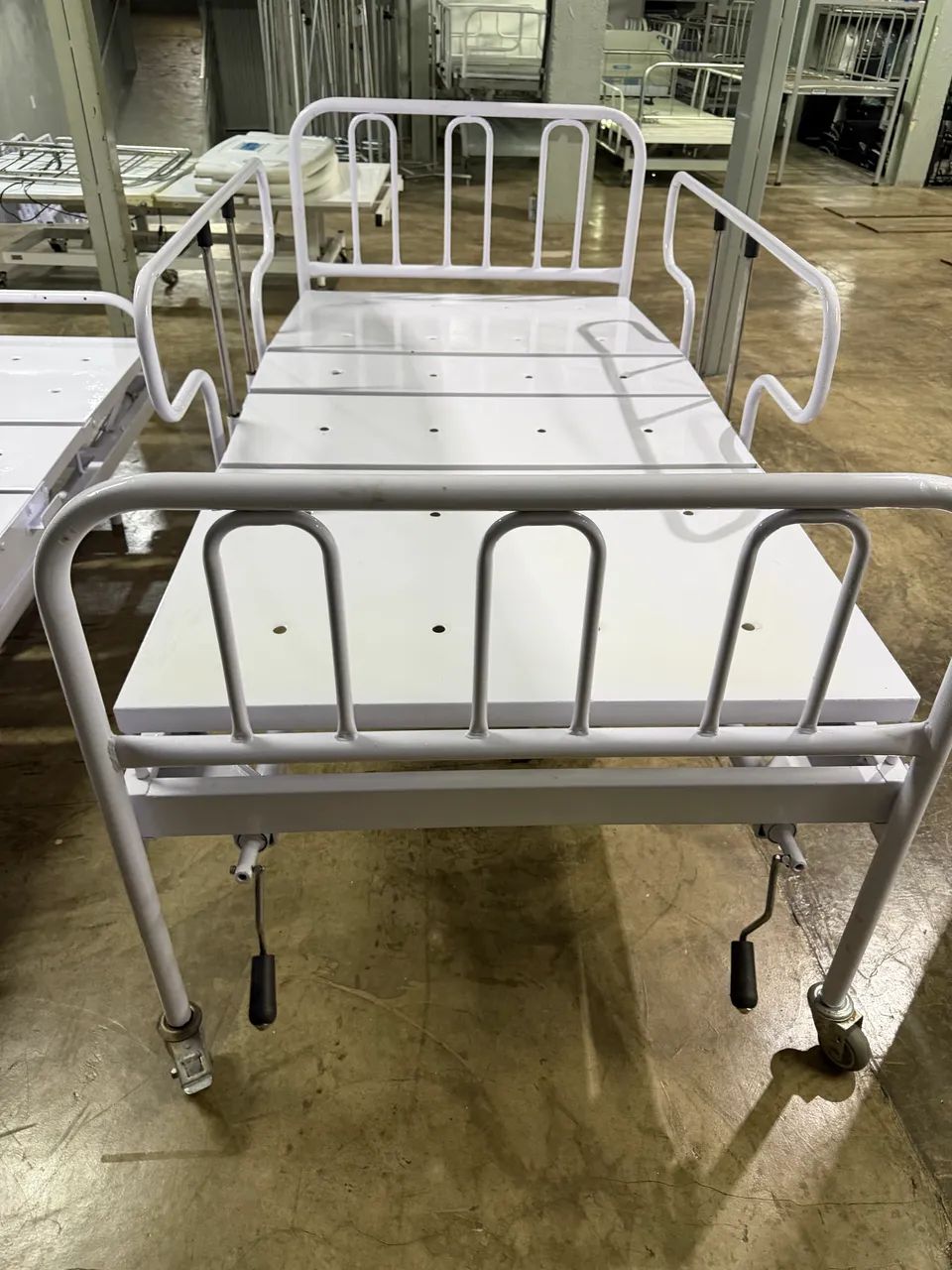 Cama hospitalar manual 2 manivelas - Foto 2