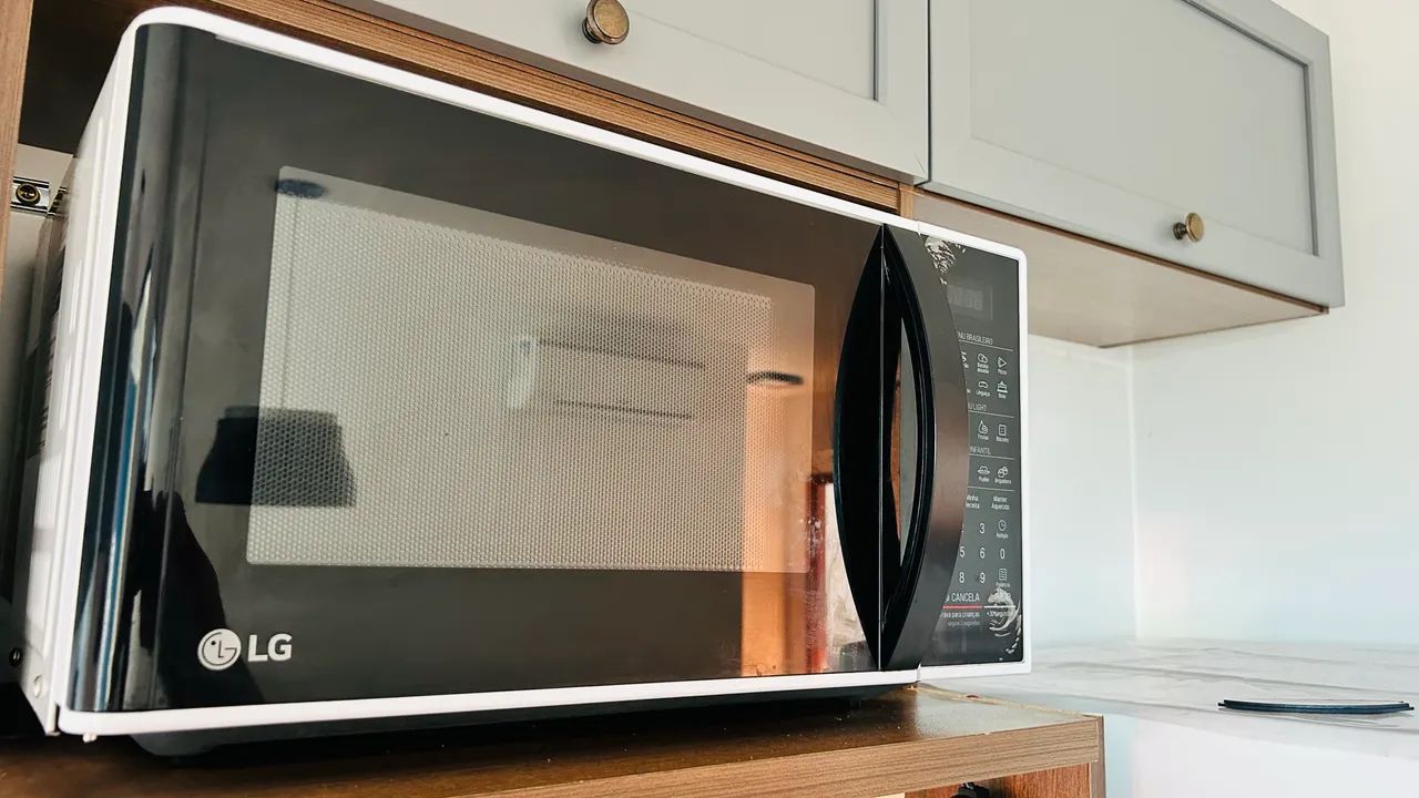 FOGÃO,GELADEIRA,MICROONDAS,POLTRONA(cama) - Foto 4