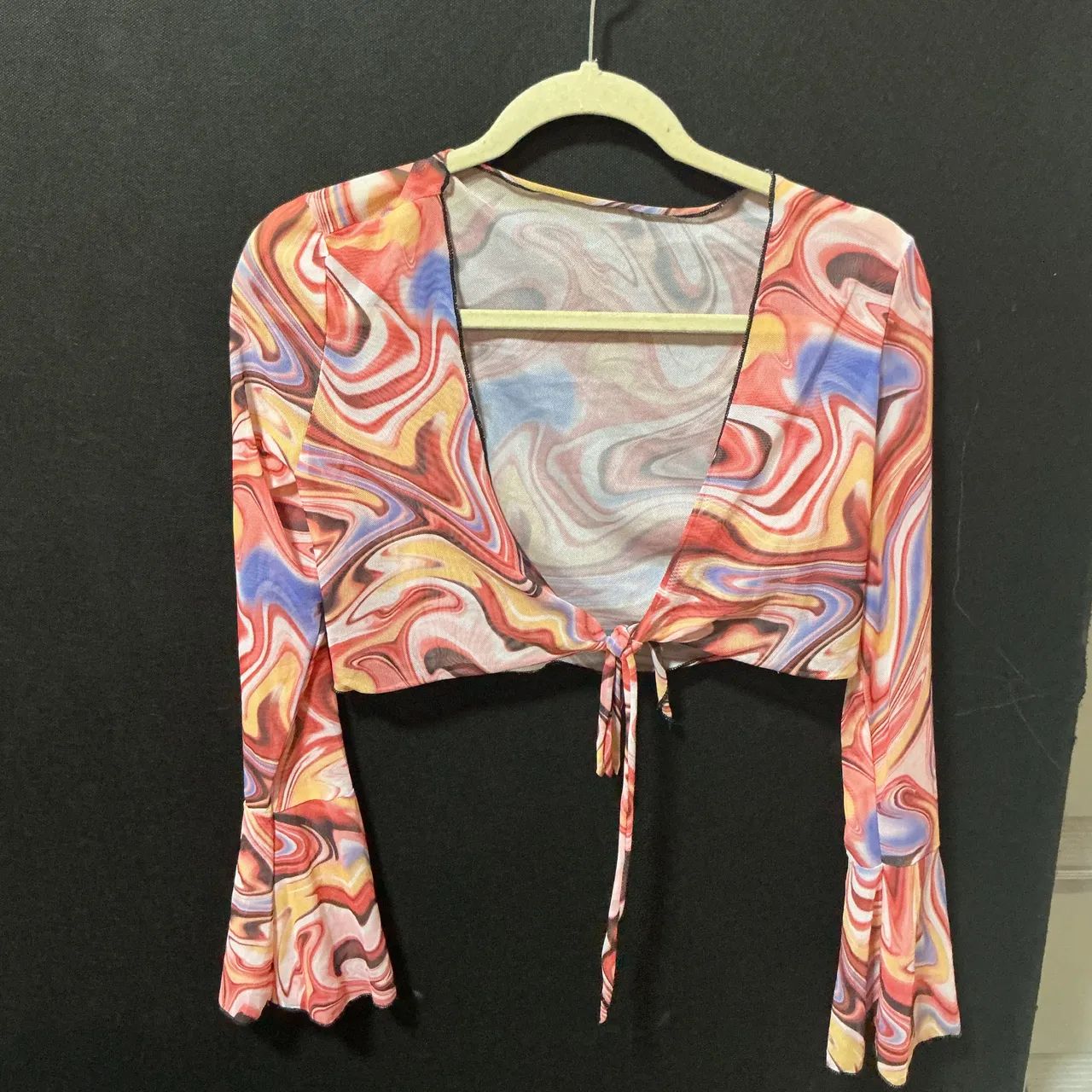 Blusa cropped colorida - Foto 2