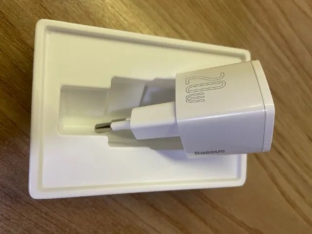 Carregador Baseus 20W - NOVO