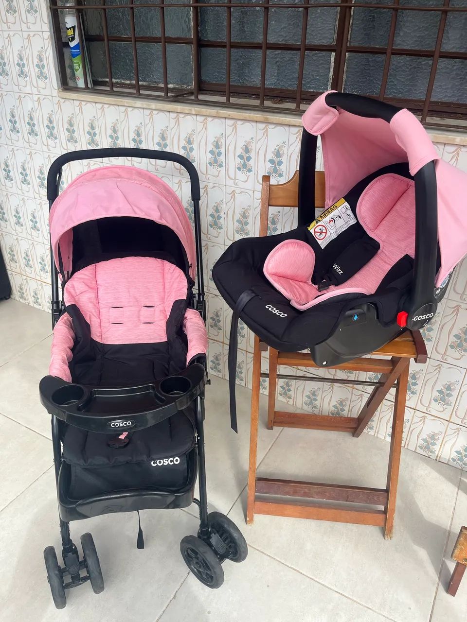 Carrinho de bebê com bebê conforto! 