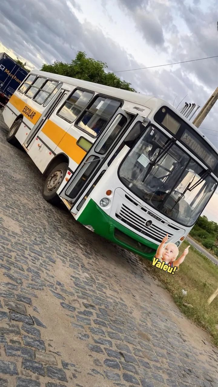 Vende-se ônibus ano 2006