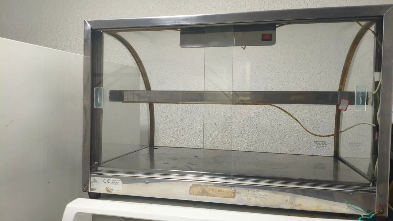 Vendo Vitrines para Salgados e Cadeiras de Restaurante  - Foto 3