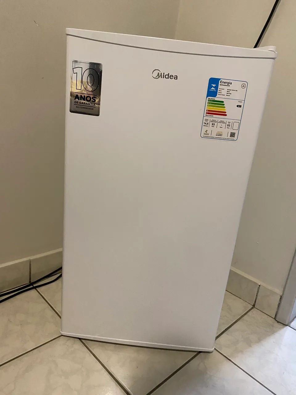 Vendo frigobar 93 Lt Midea