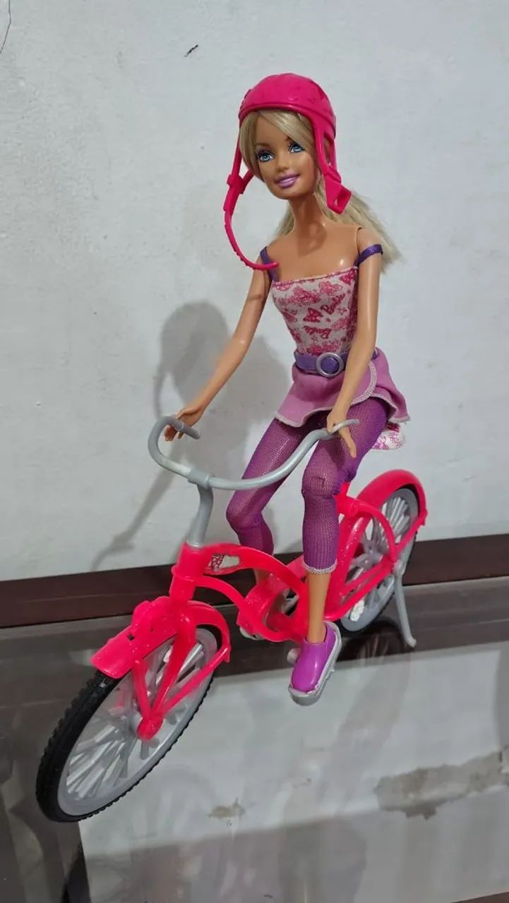 Barbie ciclista com bicicleta 