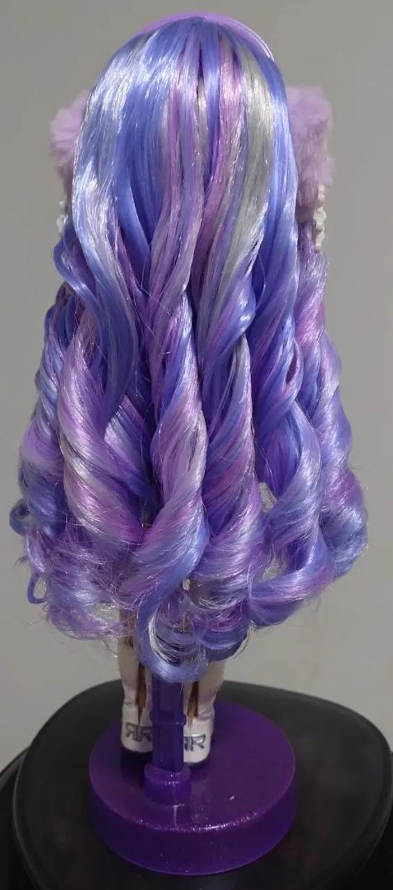 Boneca Rainbow High Violet. Leia descrição  - Foto 4
