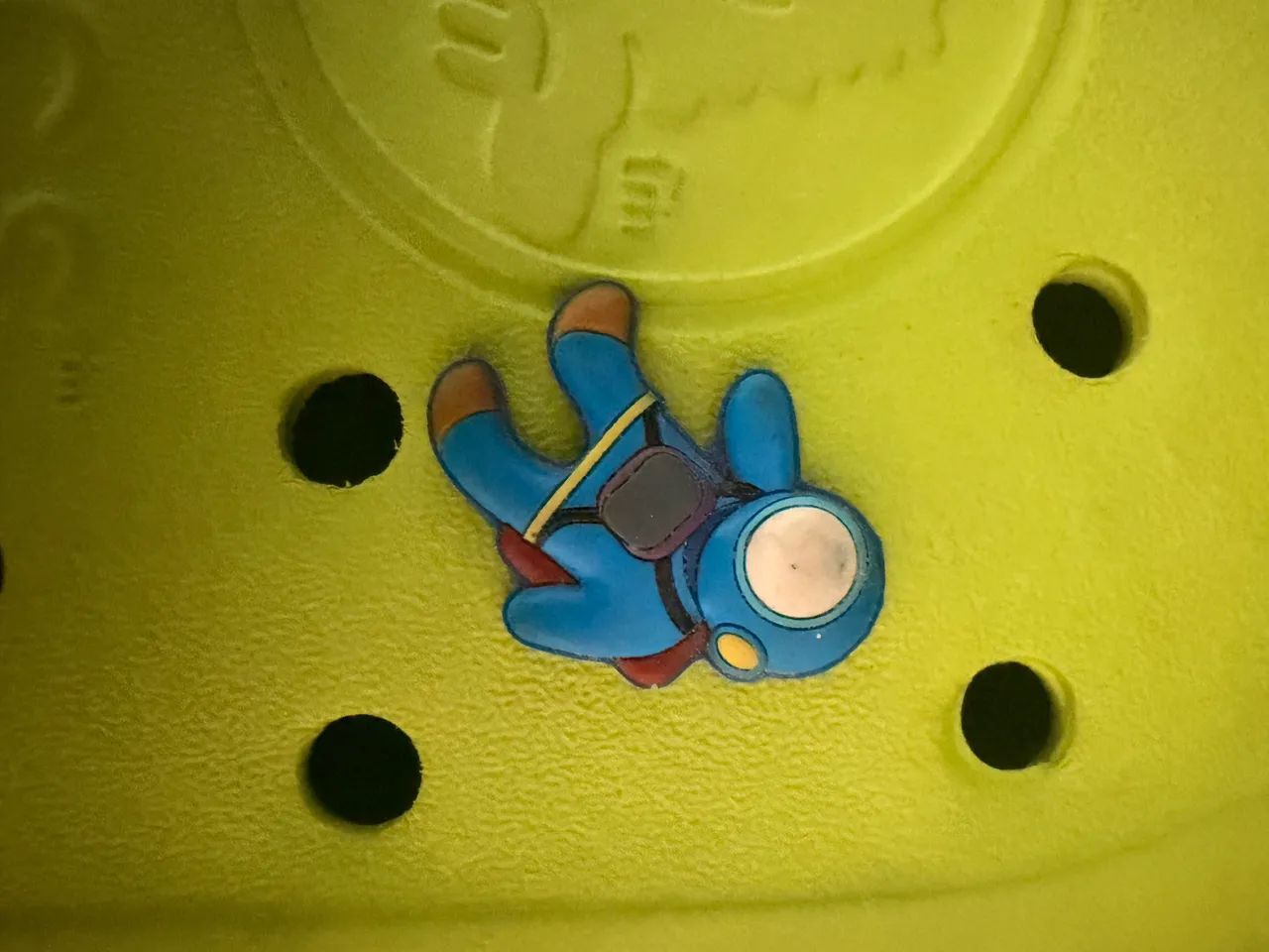Lancheira da crocs com jibbitz - Foto 3