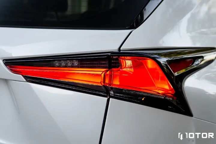 Lexus NX-300 H Luxury 2.5 16V Aut., foto 5 de 20
