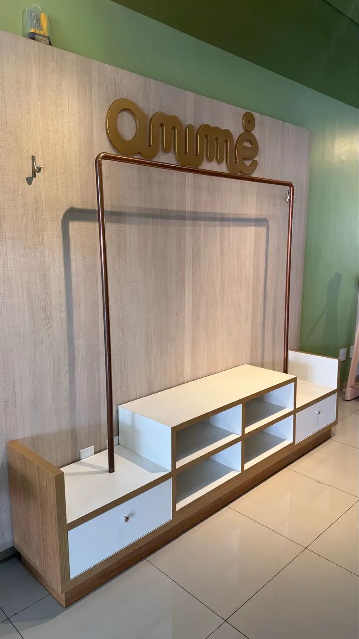 Painel com Rack e Arara