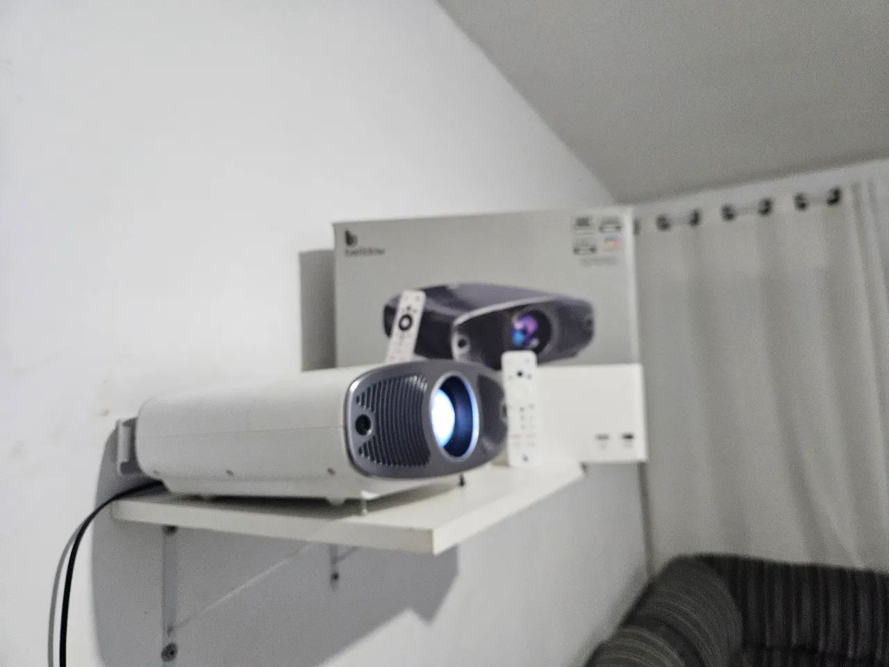 Vende se projetor bettdow