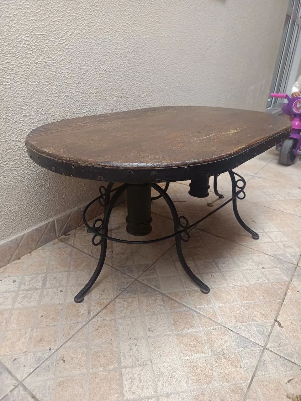Mesa de centro em madeira e ferro
