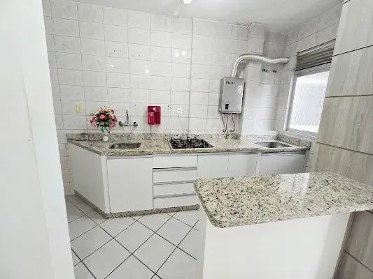 Apartamento no Bairro Canto: 2 Quartos (1 Suíte), Vaga Exclusiva e Sacada com Churrasqueir - Foto 3