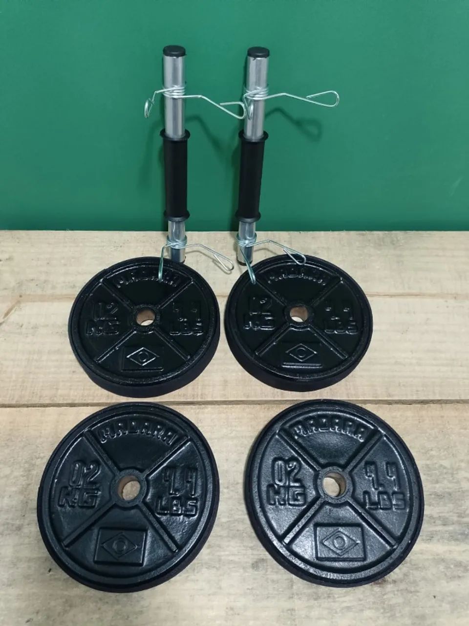 PAR DE HALTERES DE 4KG COM ANILHAS DE CONCRETO - Foto 2