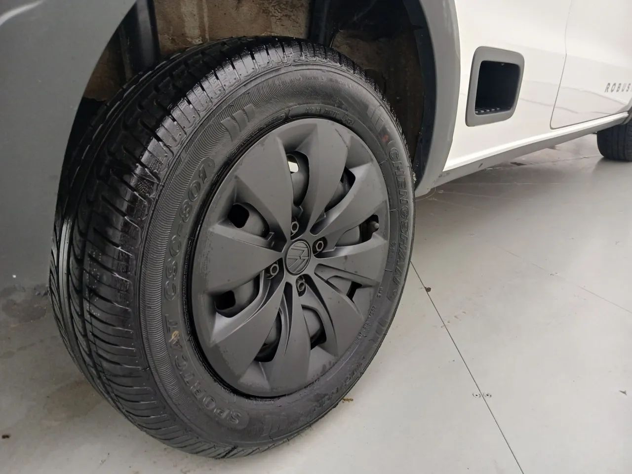 Volkswagen Saveiro Robust 1.6 Total Flex 16V, foto 13 de 16