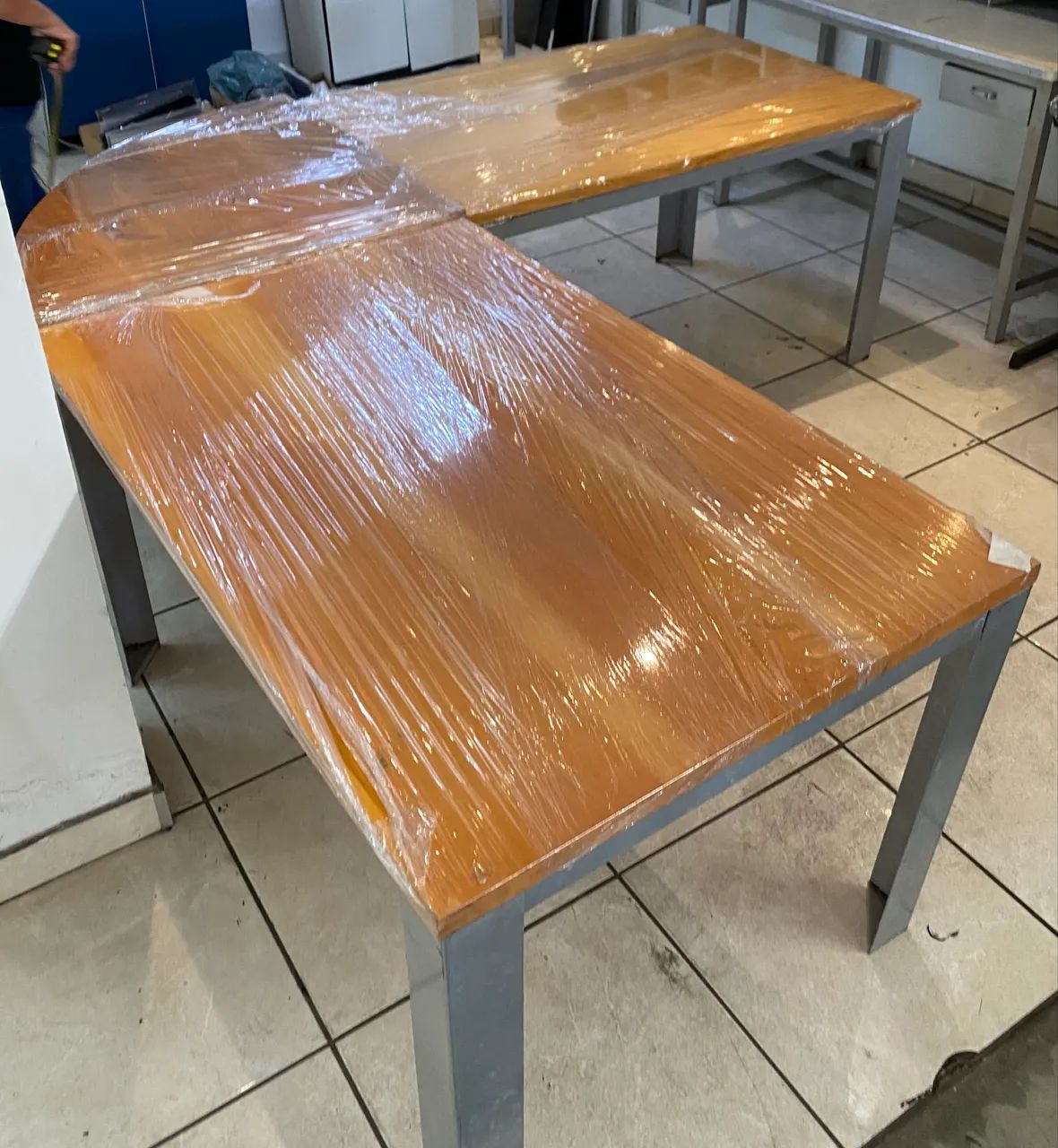 Mesa escritório madeira canto, pode ser usada outras formas! - Foto 2