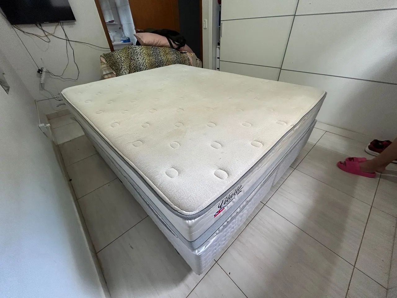 Cama Box Queen Herval Vitale com 9 meses de uso