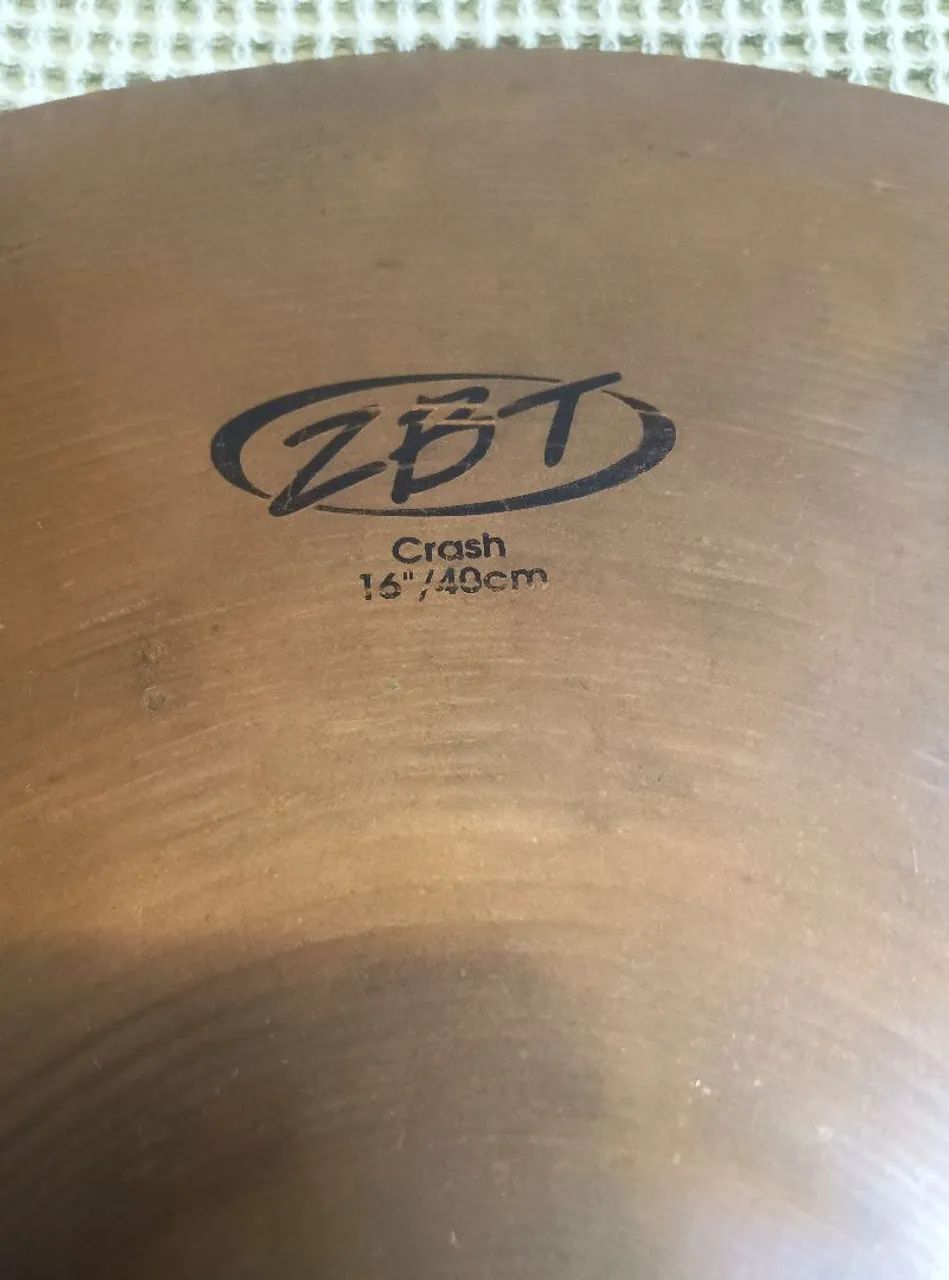 Prato de bateria Zildjian ZBT Crash 16, liga de bronze B8