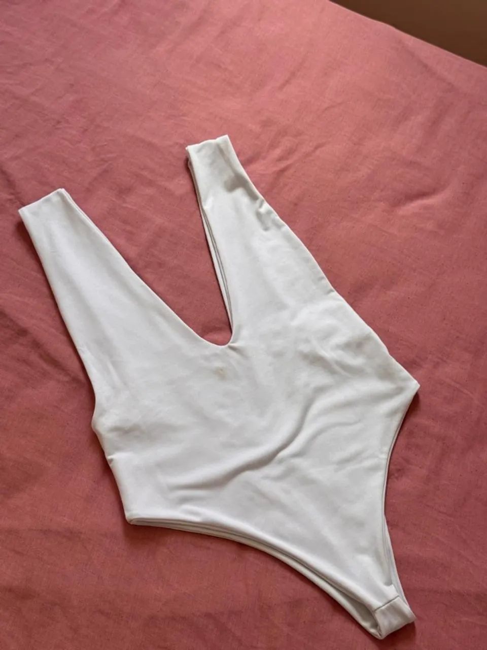 Colan branco decotado