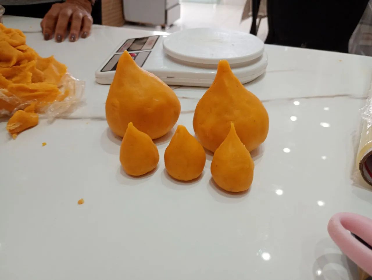 curso salgados fritos,mão na massa para iniciantes - Foto 4