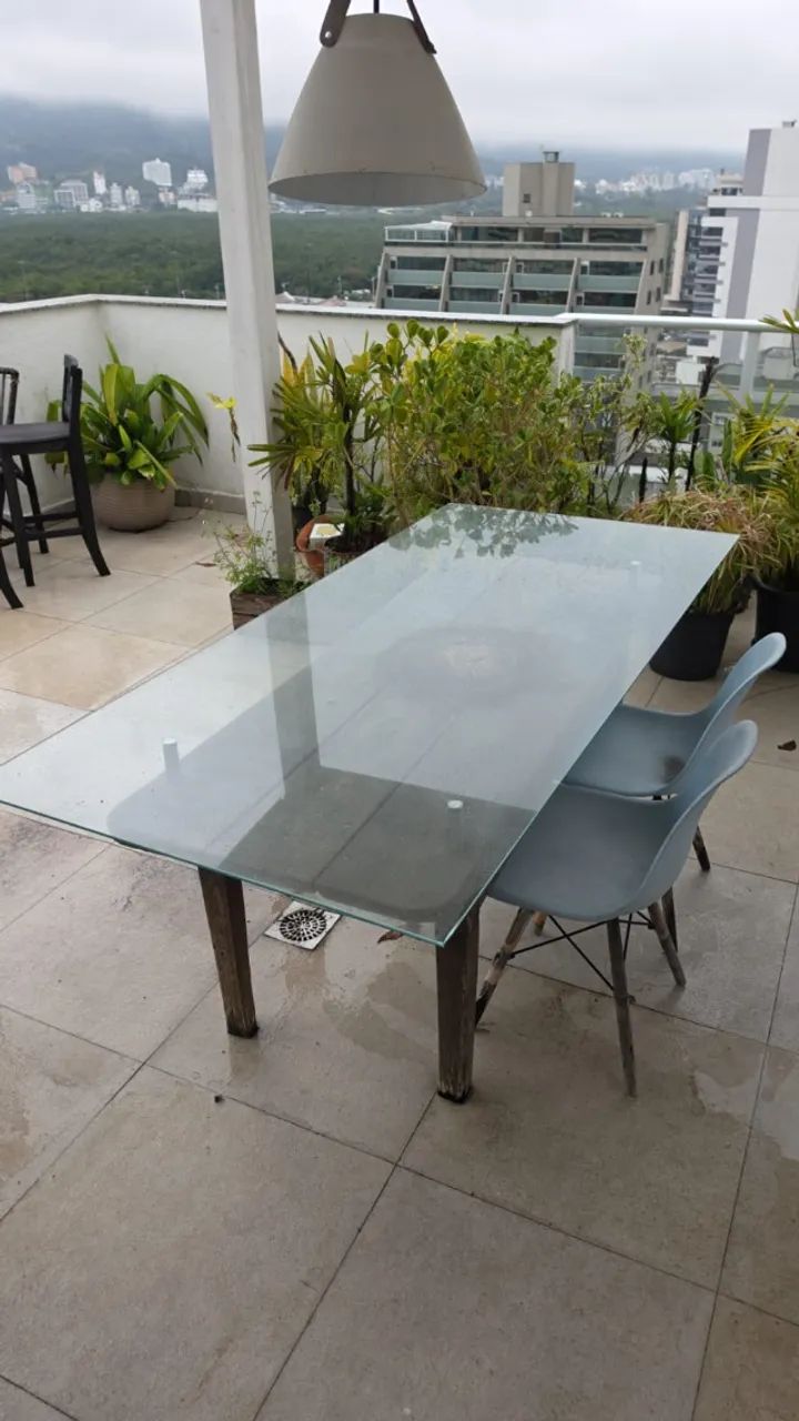 Mesa madeira + 2 cadeiras