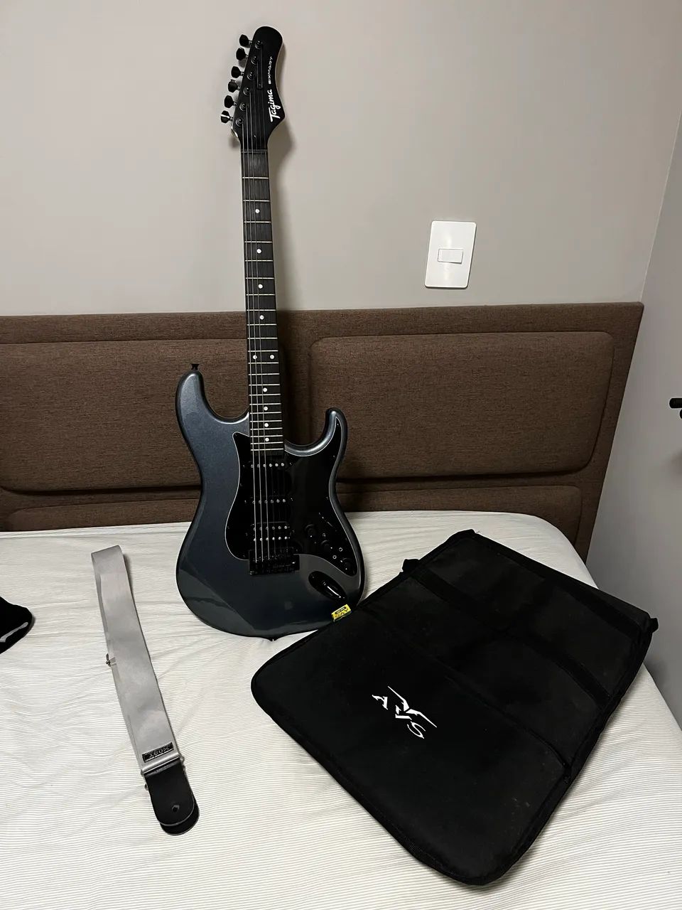 Guitarra Elétrica Tagima Sixmart ? Cor Silver ? Praticamente nova! - Foto 2