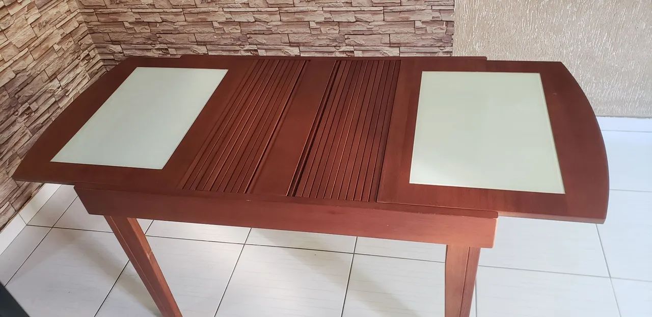 Mesa de jantar extensiva com tampo de vidro e 4 cadeiras almofadada - Foto 3