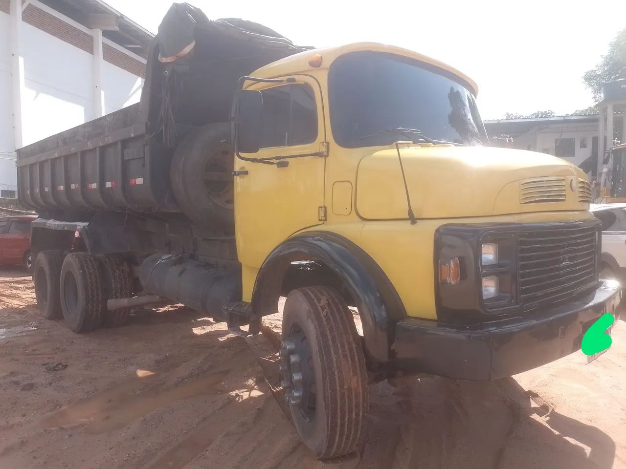 CAMINHÃO BASCULANTE MB 2214