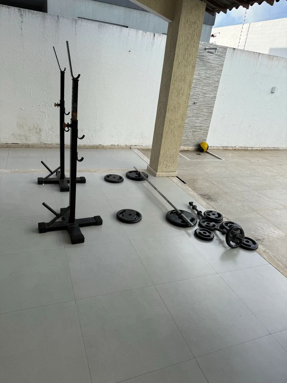 Anilhas 92kg e suporte para agachamento e supino
