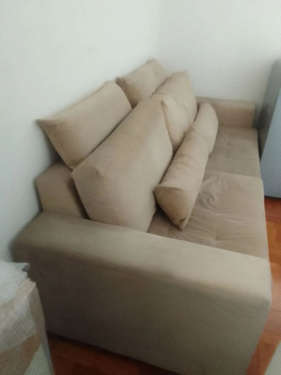 VENDO SOFÁ RETRÁTIL 2 LUGARES 2,20m COM PEQUENAS AVARIAS - Foto 2