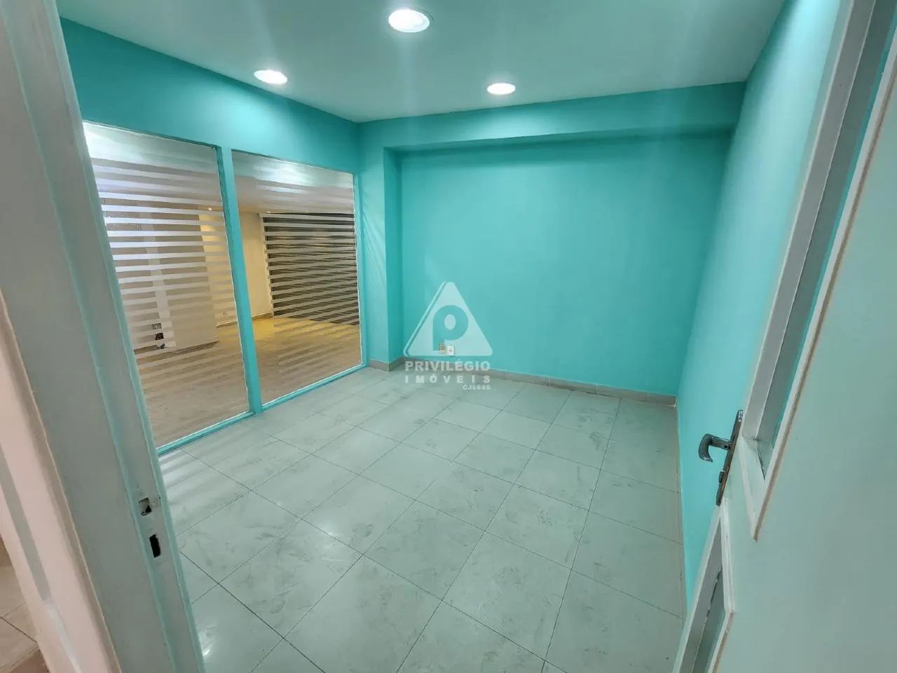 Loja 180m² | Posto 5 Copacabana | Quadra da Praia | Grande Fluxo | Com Banheiros Acessívei - Foto 10