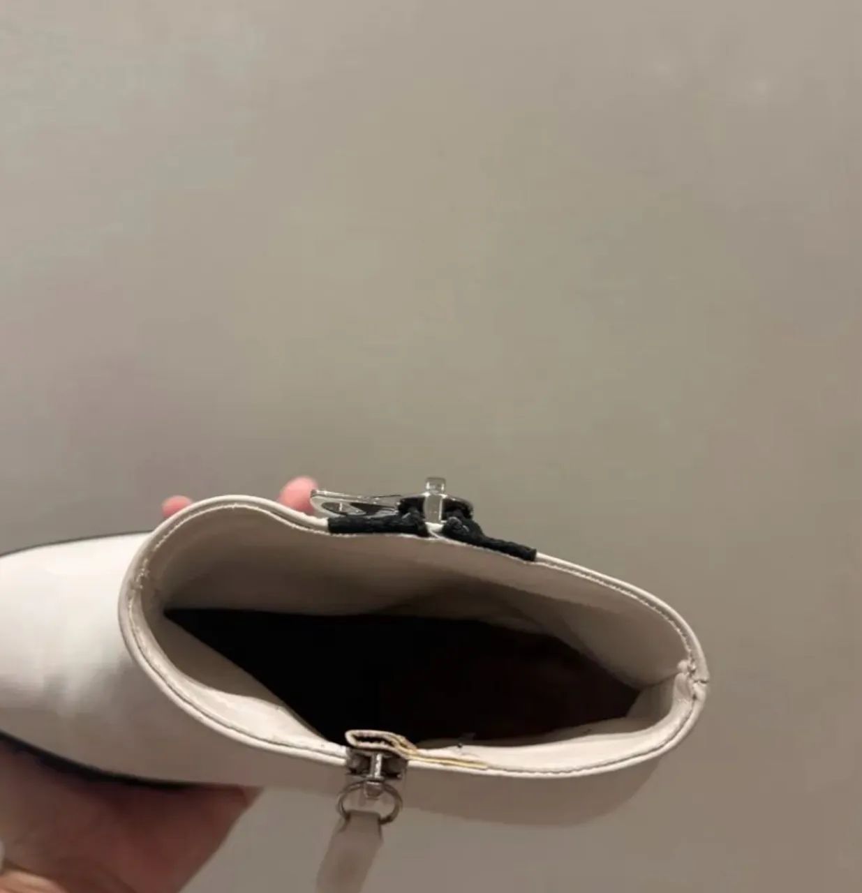 Bota Schutz branca com salto  - Foto 4