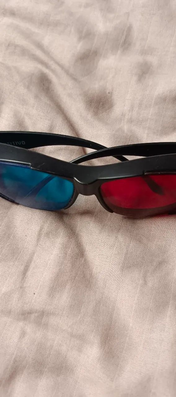 óculos em 3 d usado