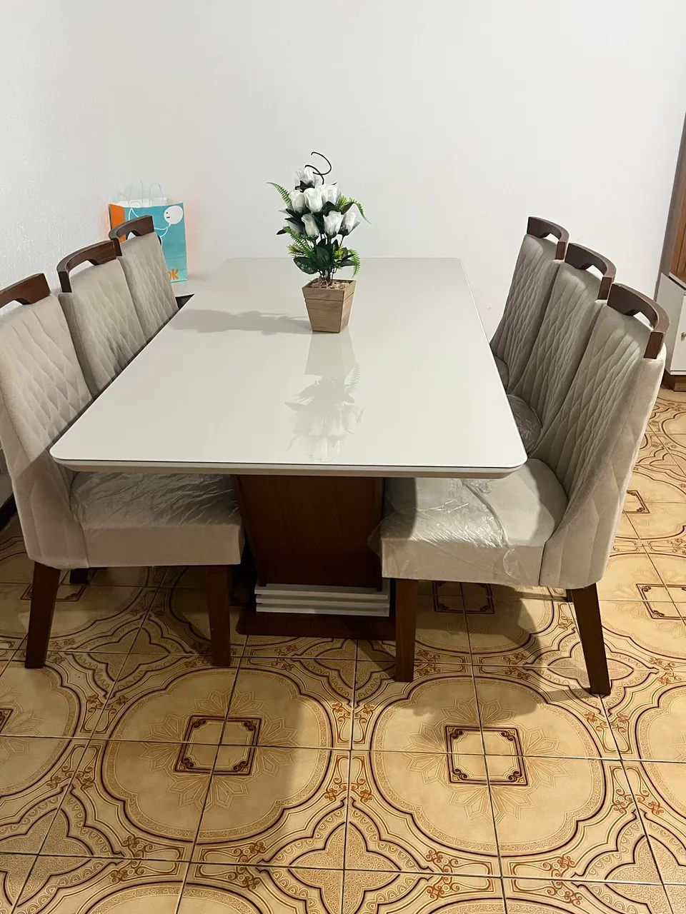 Vendo mesa 6 cadeiras 