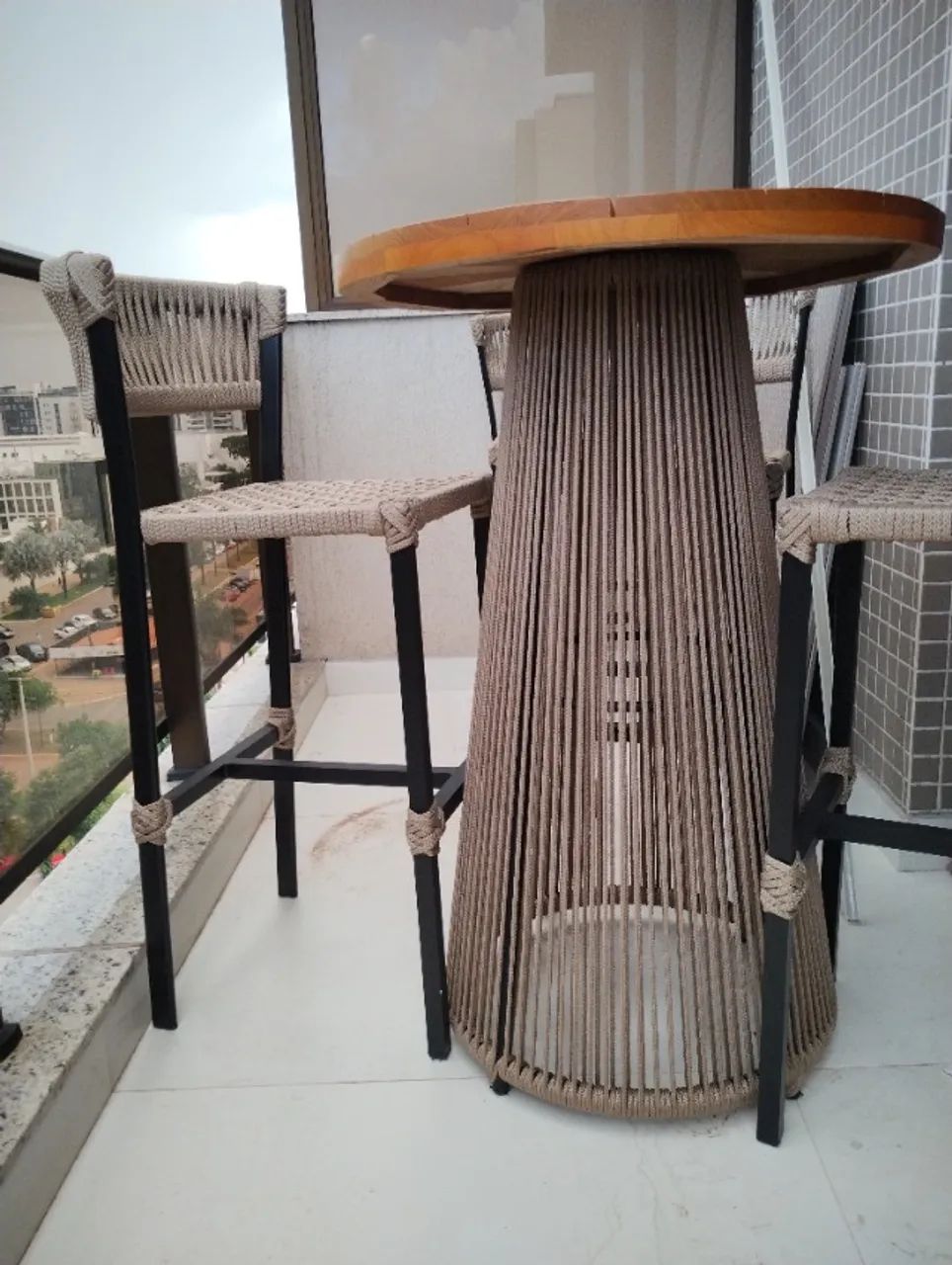 MESA BISTRÔ  COM BANQUETAS DE CORDA - Foto 2