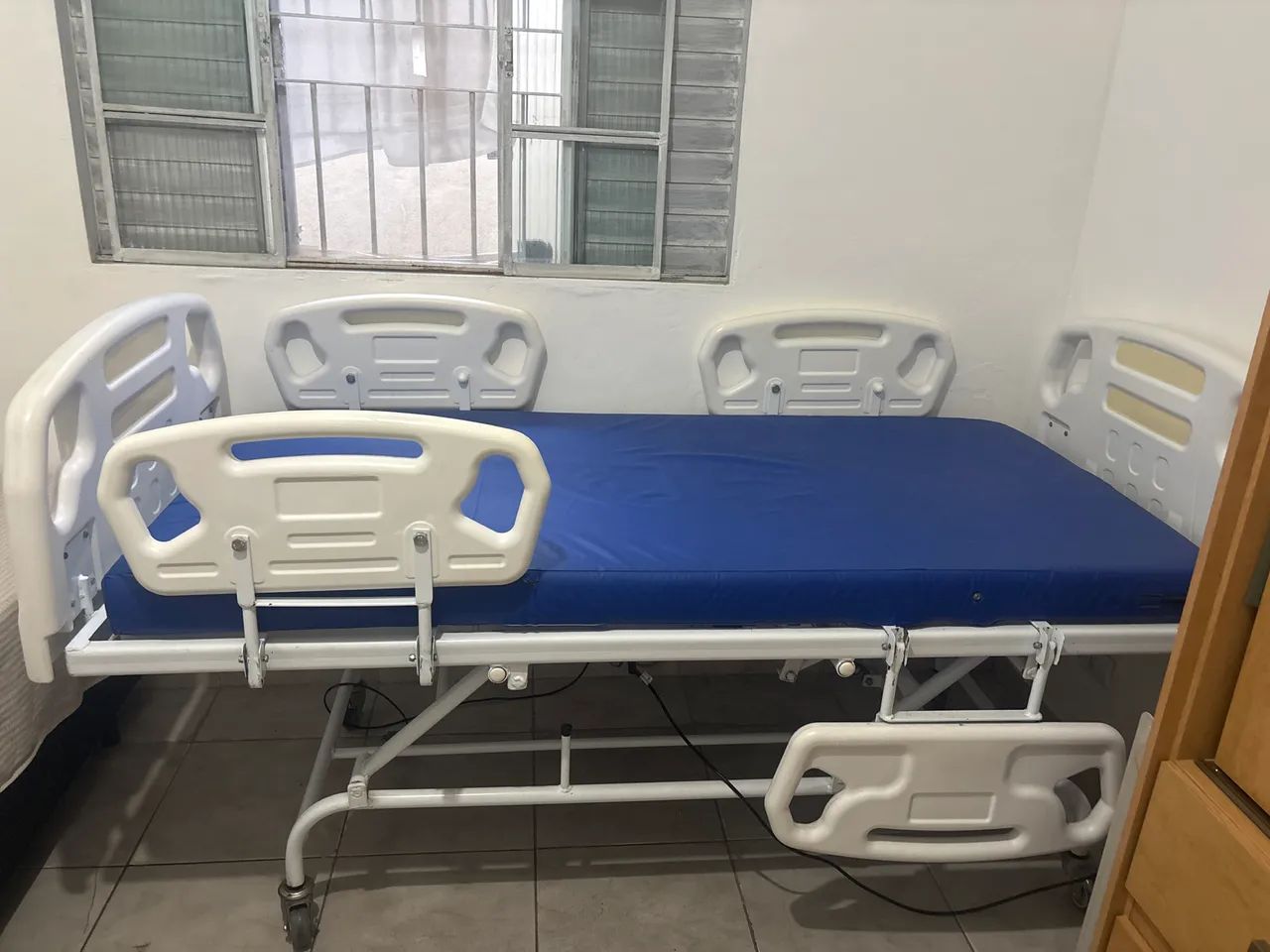 Vende-se cama  hospitalar elétrica 