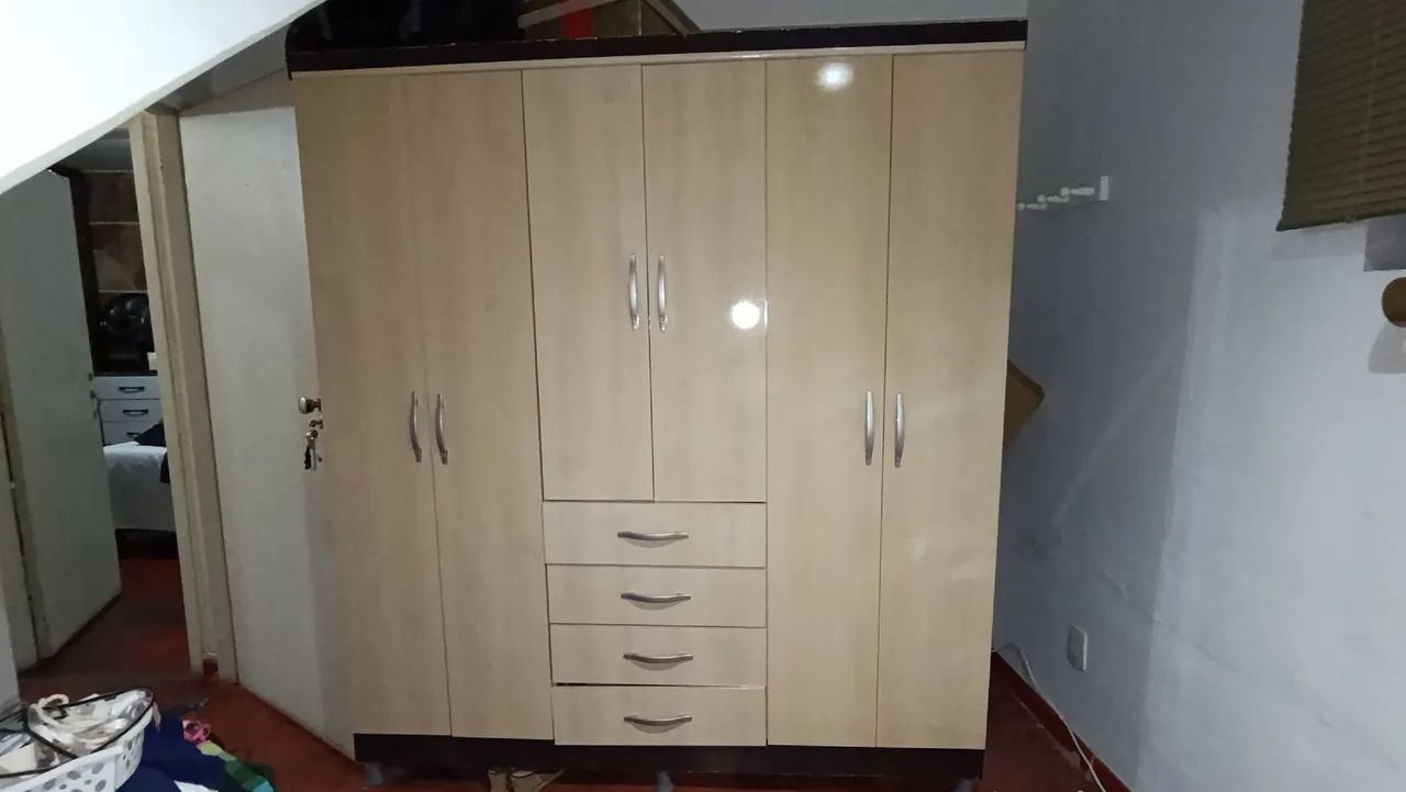 Vendo guarda roupa de solteiro
