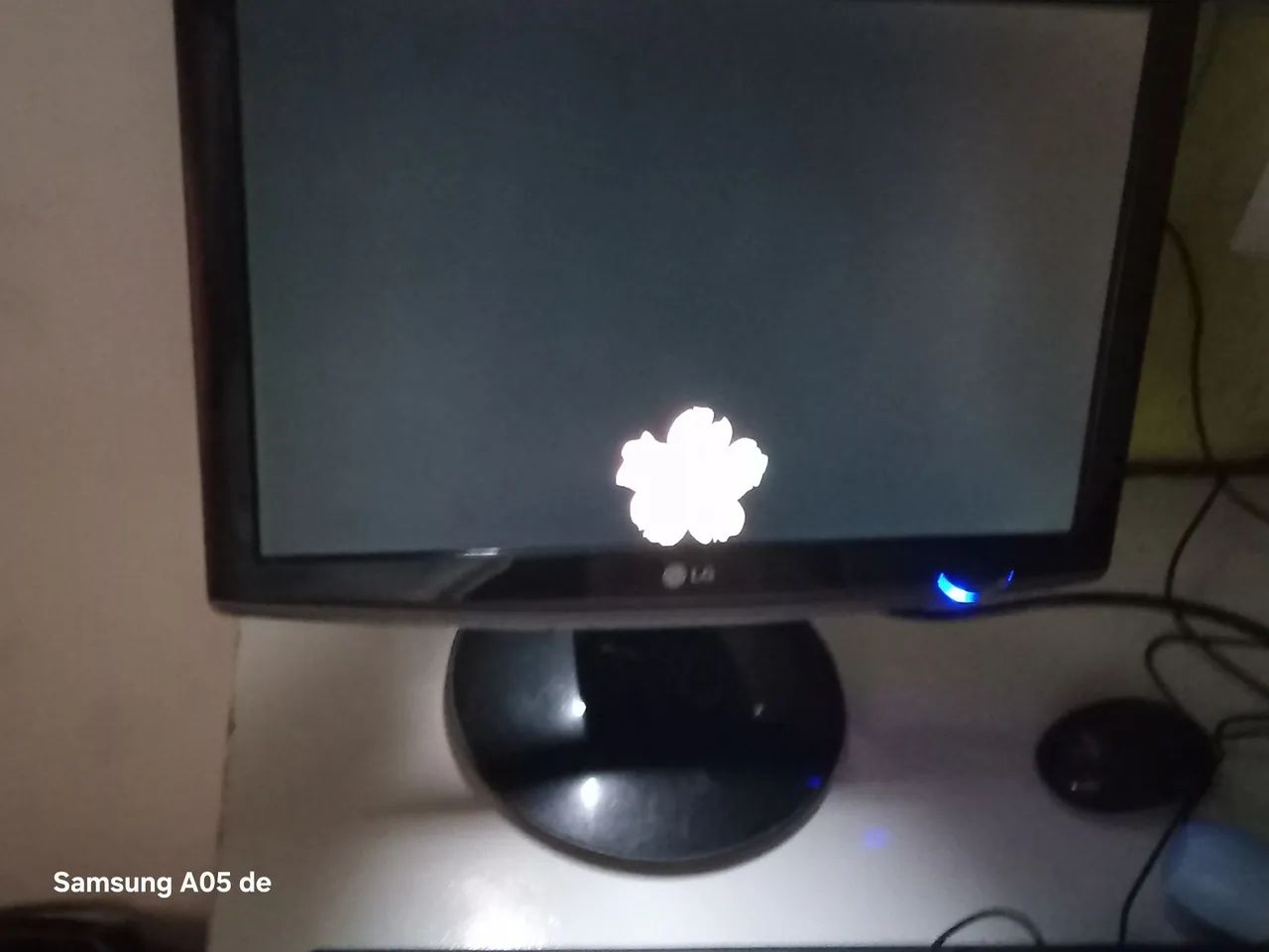 Vende-se dois monitores 1 da LG, e o outro da AOC 