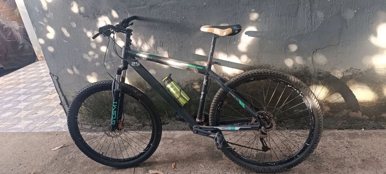 Vendo troco por iPhone 13 bike aro 29 com 27 marchas