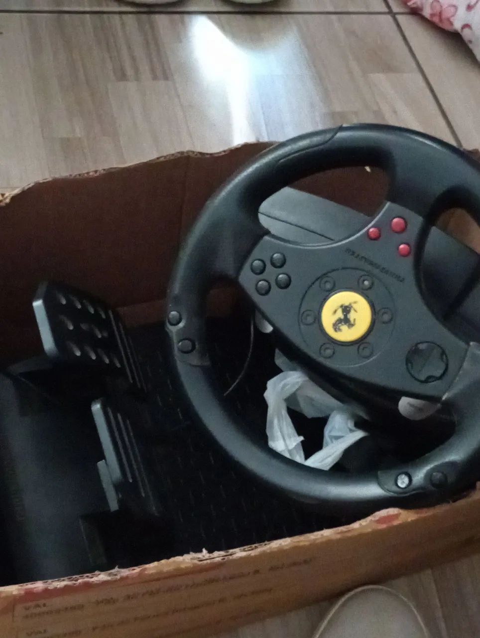 Volante e pedal acelerador T98 Ferrari 296 GTB - PS5, PS4 e PC - 4169105  - Foto 2