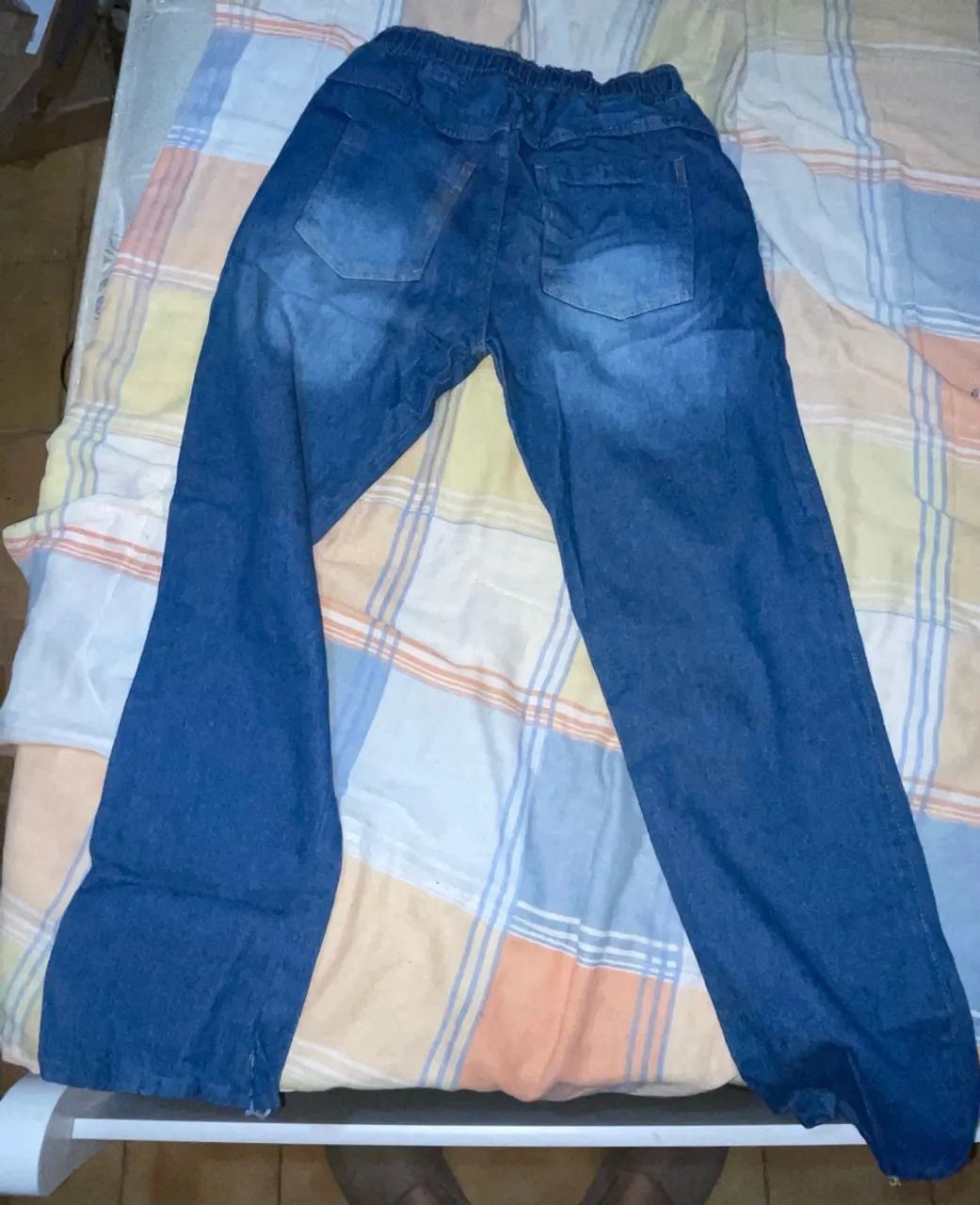 calça jeans reta com elastano azul - Foto 2