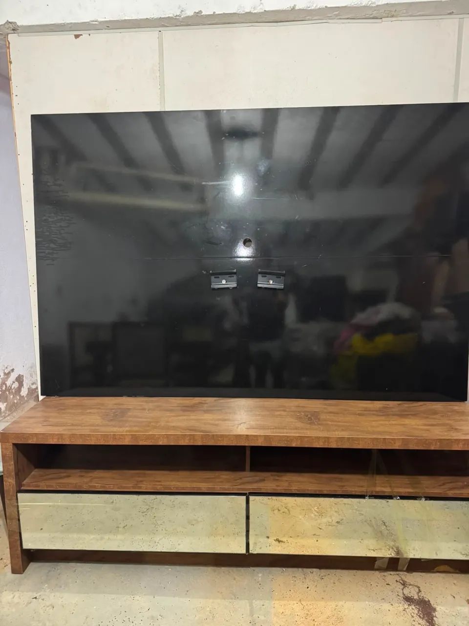Painel de tv com rack acompanhado de mesa de canto - Foto 4
