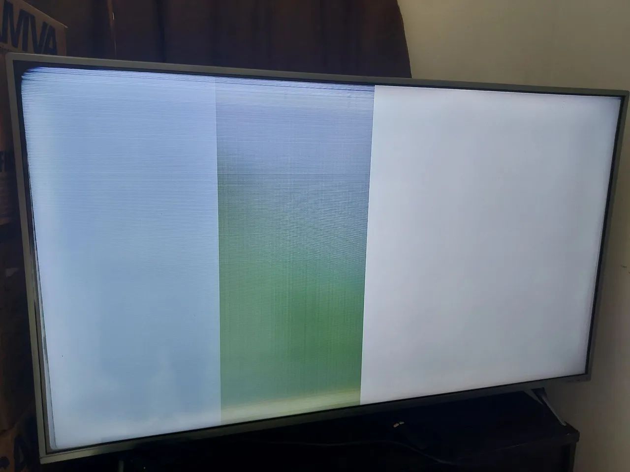 2 TVs Philco 55 polegadas com problemas na telas(listras verticais nas telas) - Foto 2