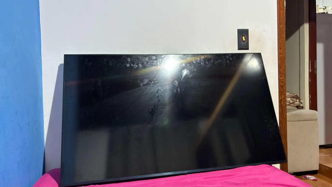 Vendo televisão modelo LG, para retirada de peças. 