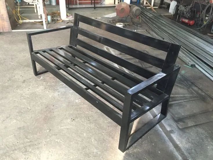 Estrutura de metalon para sofá 
